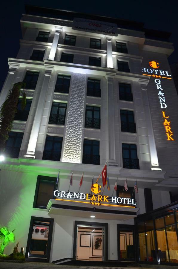 Grand Lark Hotel อดาลาร์ ภายนอก รูปภาพ